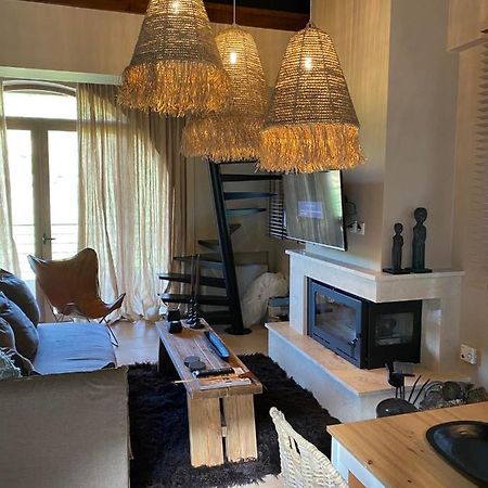 Luxurious Maisonette In The Countryside With A Pool กาลาวริตา ภายนอก รูปภาพ