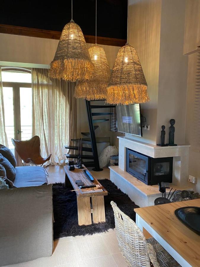 Luxurious Maisonette In The Countryside With A Pool กาลาวริตา ภายนอก รูปภาพ